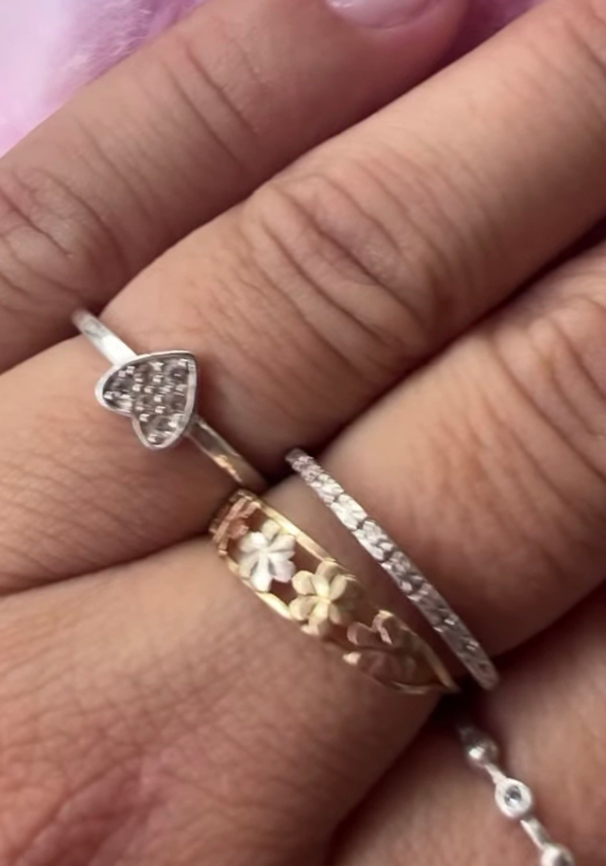 Alongamento de unhas com acabamento delicado